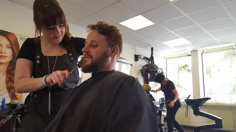 Bei der Arbeit - Hairstyling Annelise