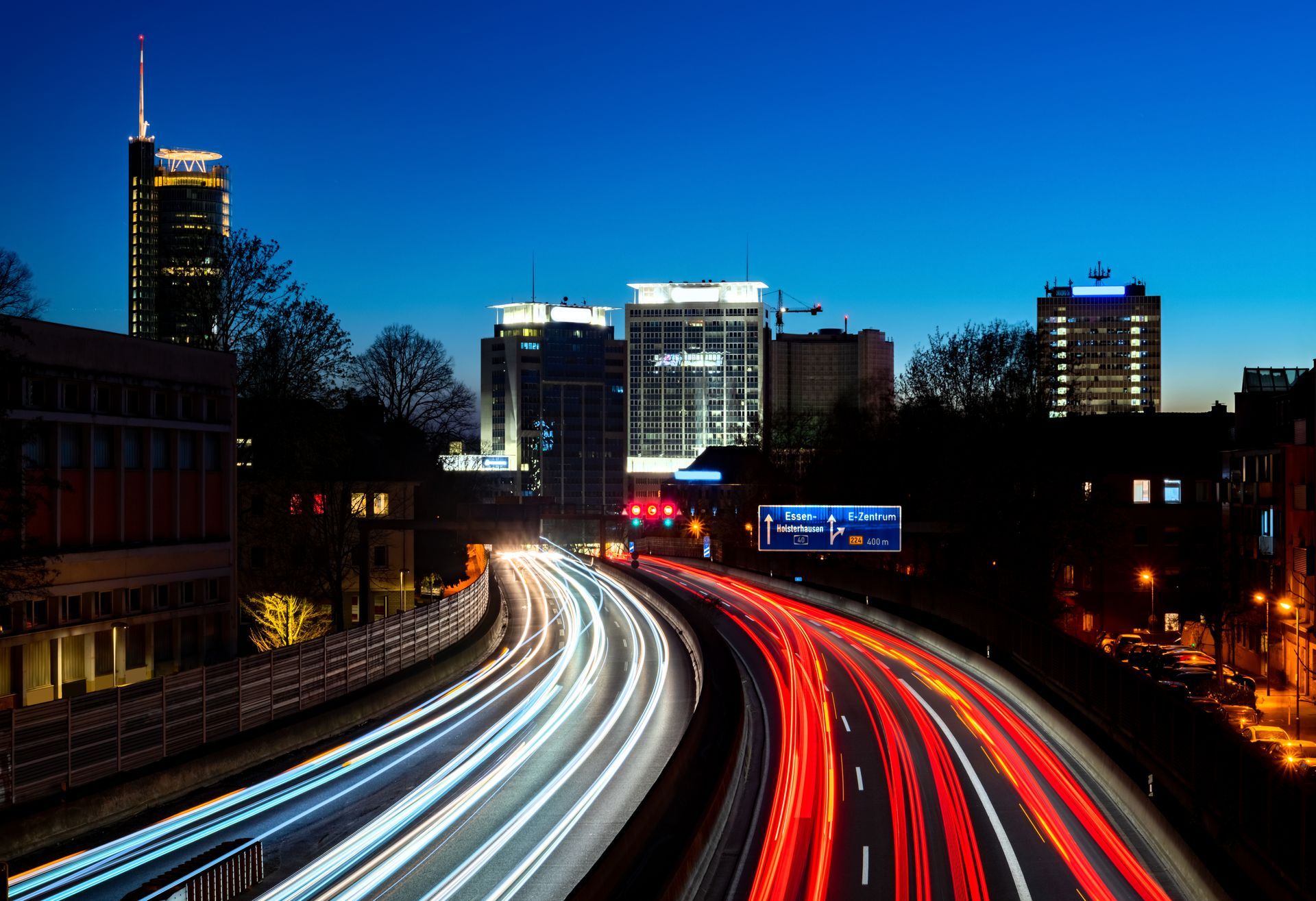 Bild der Stadt Essen bei Nacht, Skyline