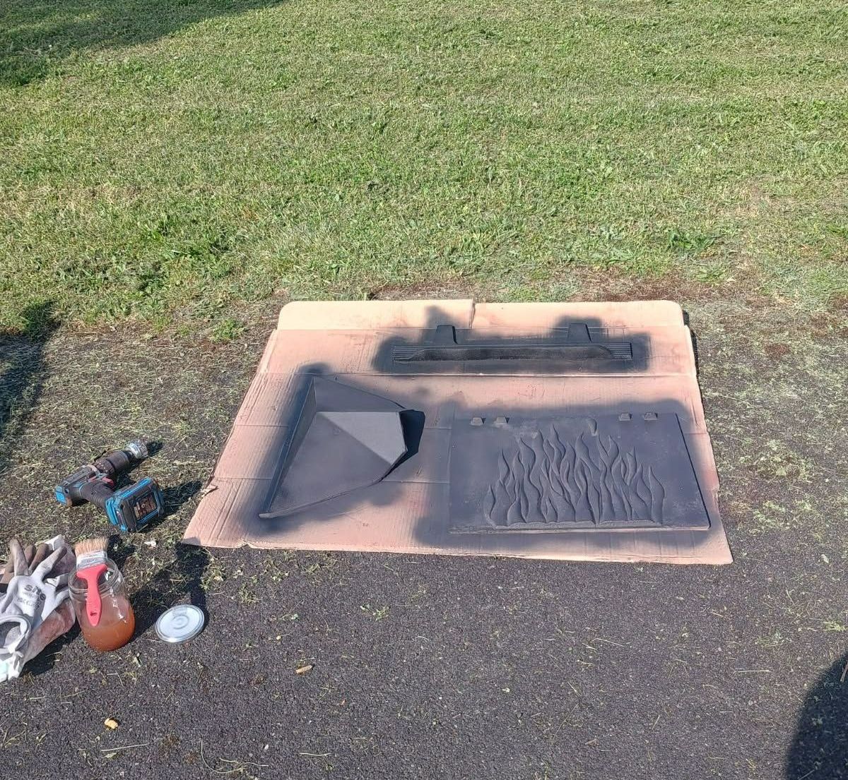 Peinture en cours sur la pierre de lave