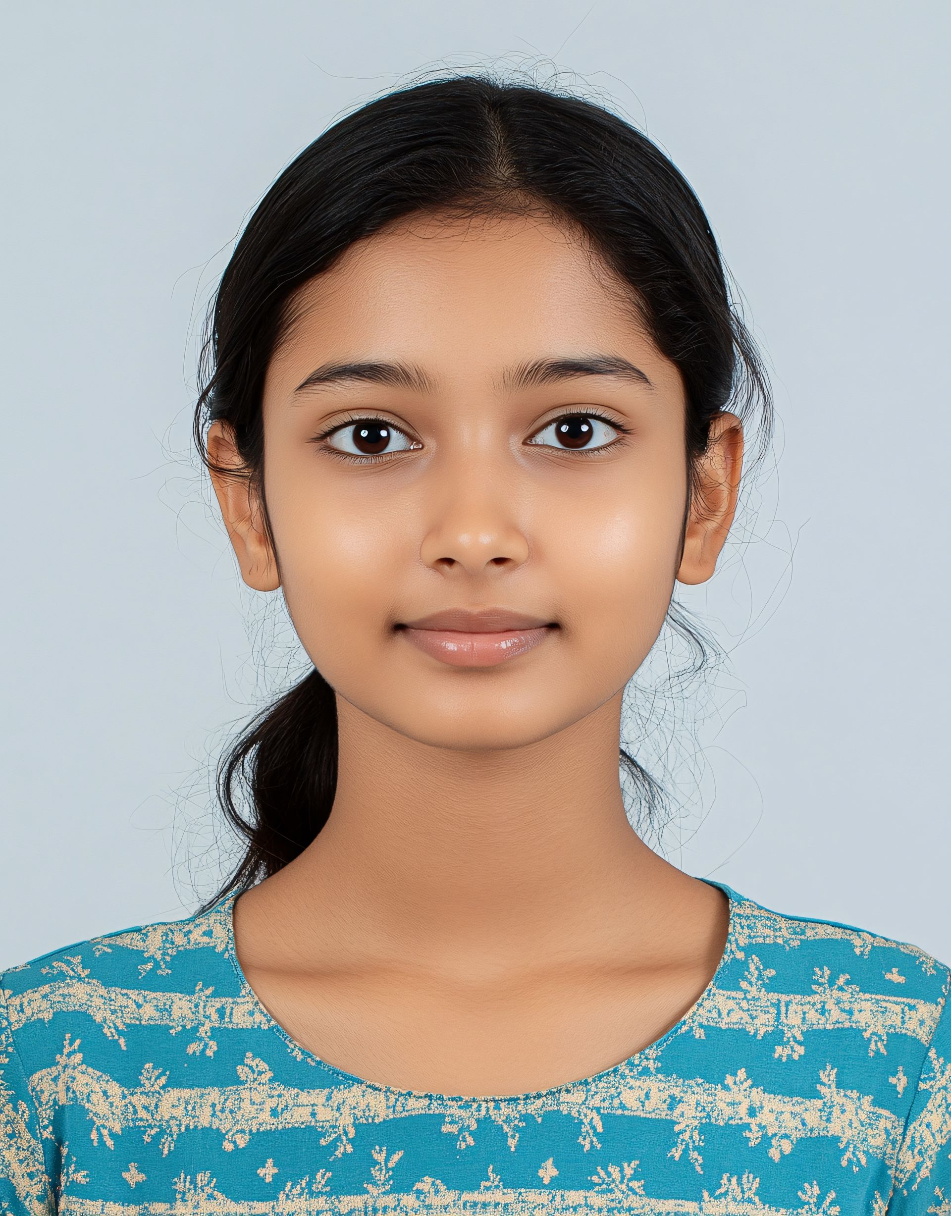 Photo d'identité d'une adolescente typée indienne.