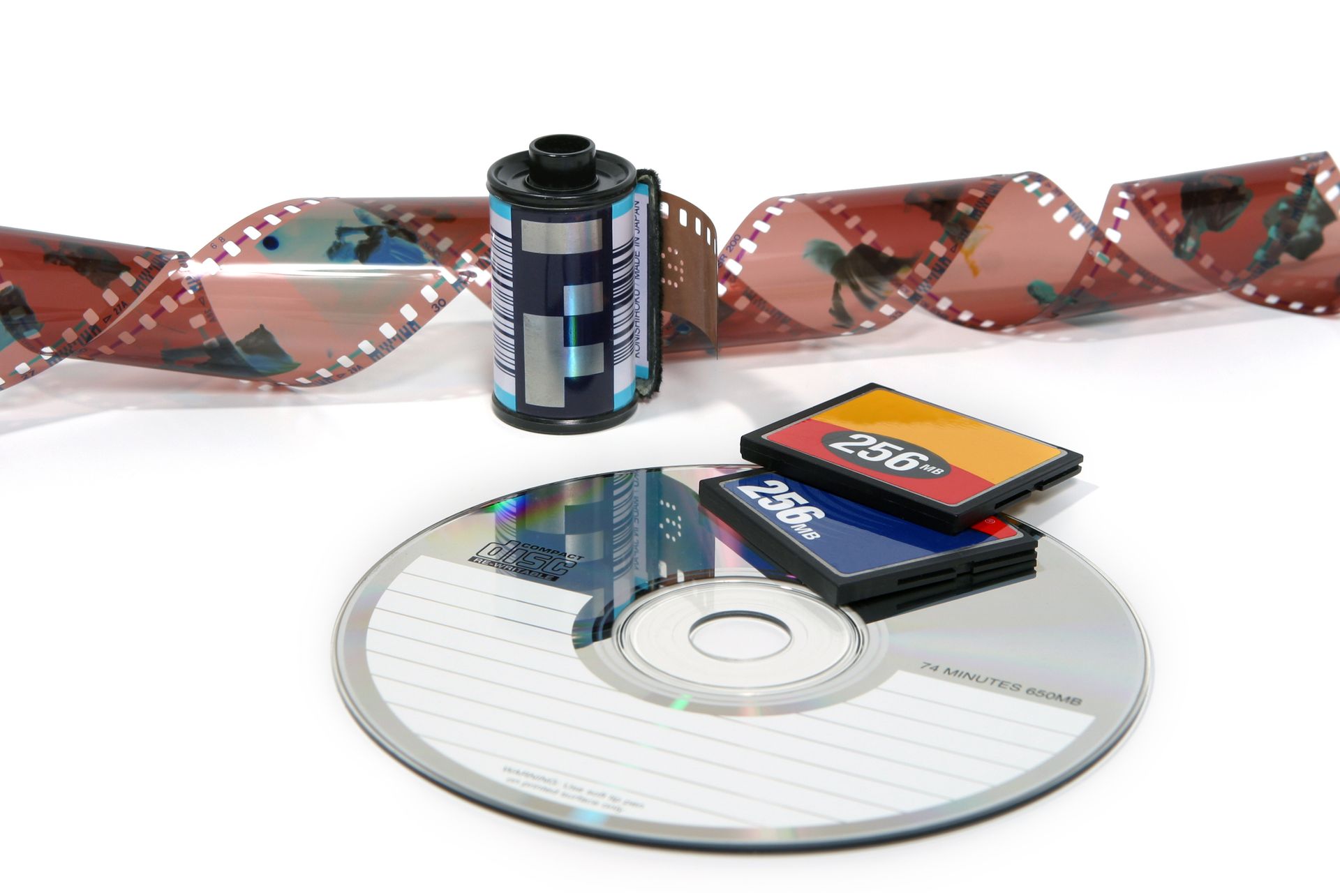Pellicule, négatifs, cartes mémoires et CD-ROM pour appareils photos.