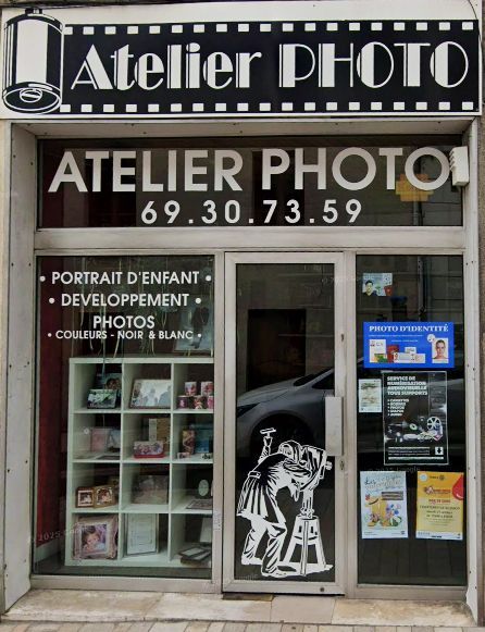 Devanture de l'Atelier Photo à Verrières-le-Buisson.