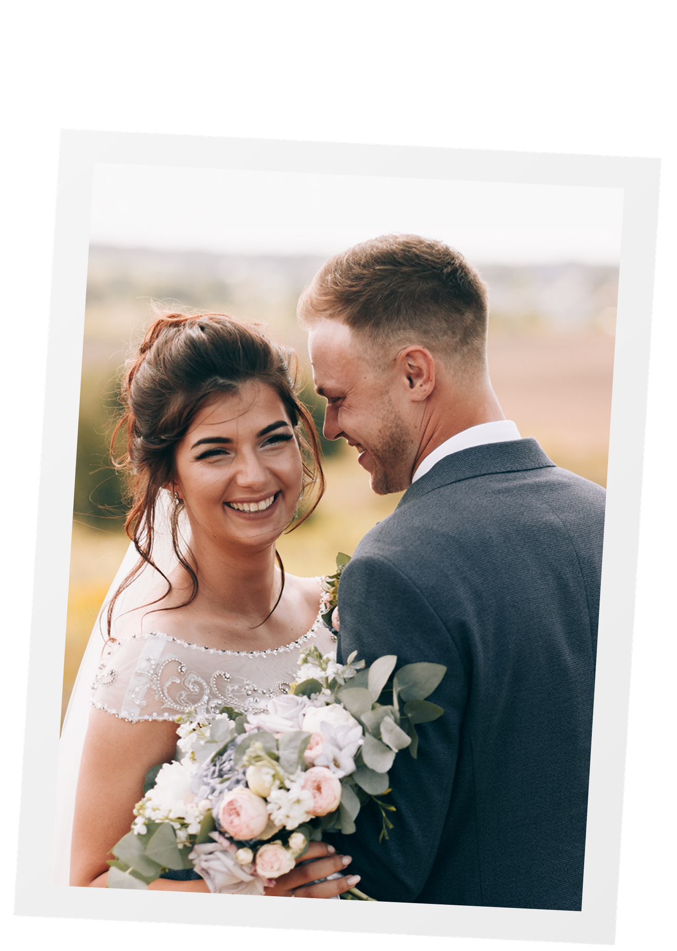Photo d'un couple de mariés.