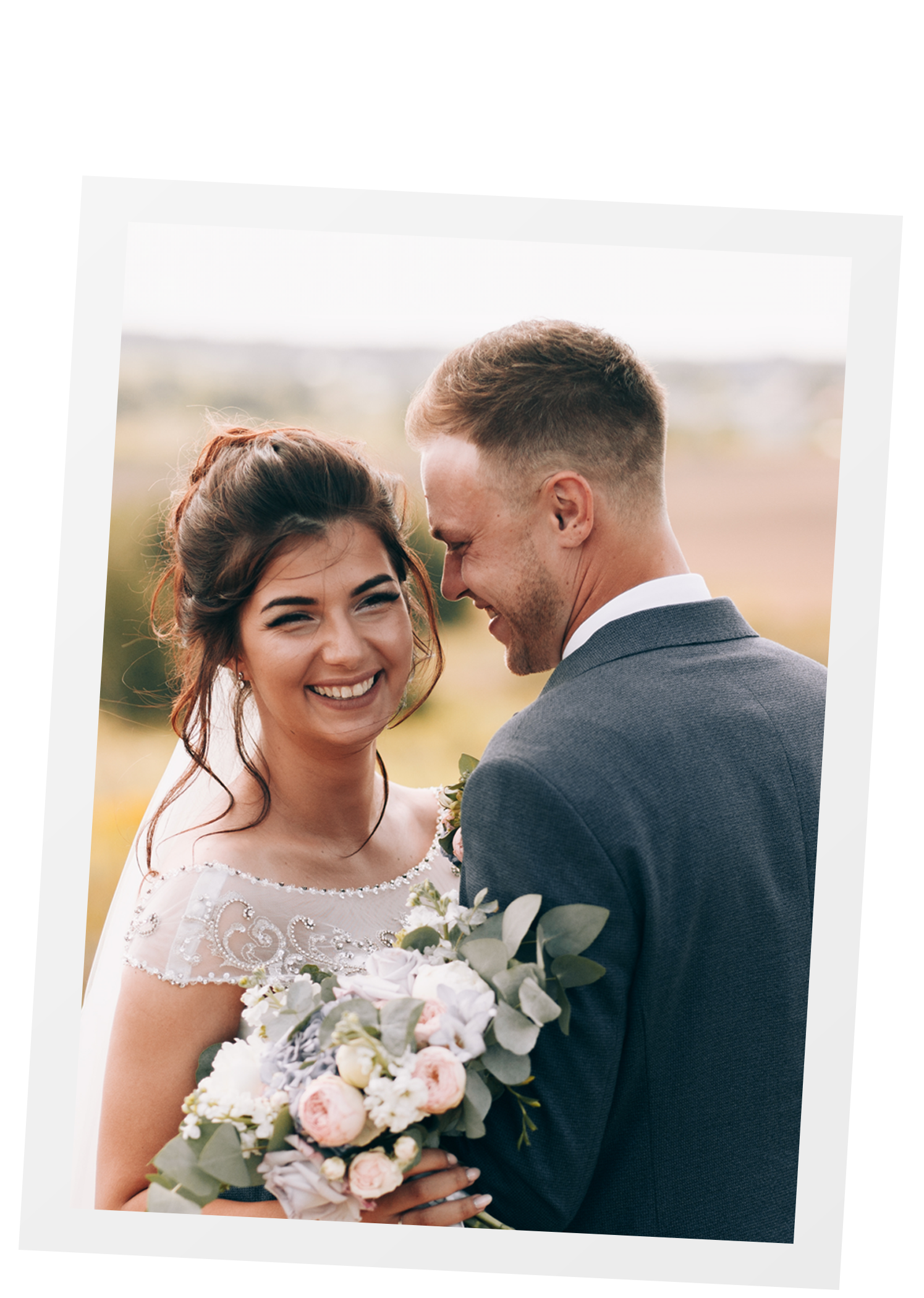 Photo d'un couple de mariés.