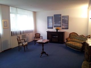 Dr Charles A. Steinhäuslin