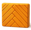 Un bloc carré jaune à la texture de bois sculptée en chevrons.