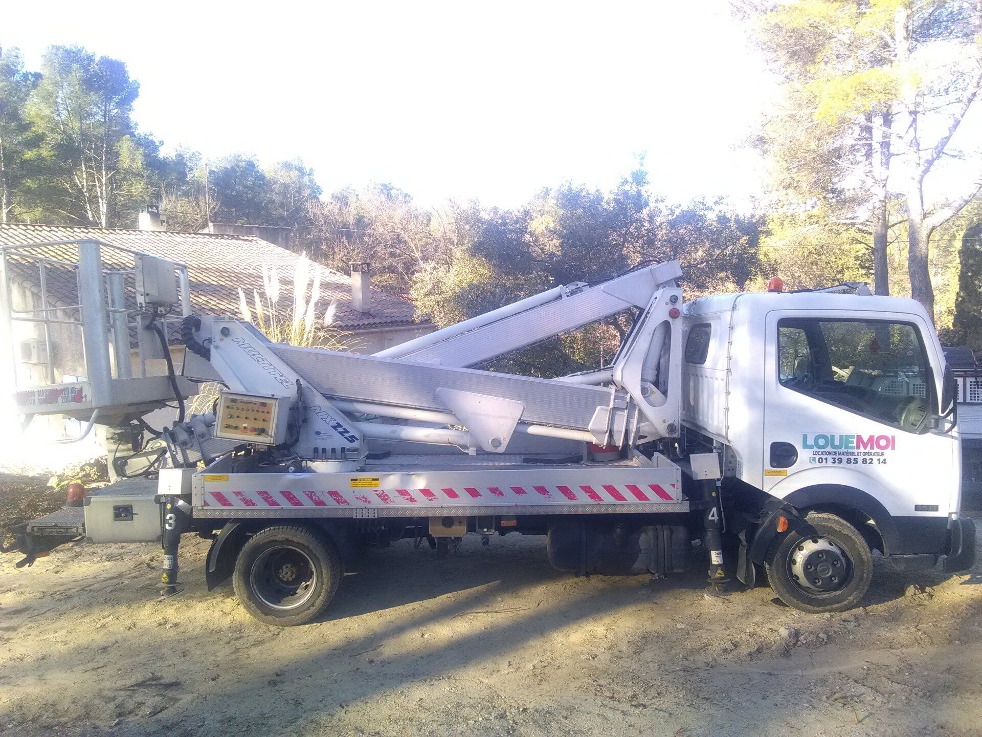 Location de nacelle sur camion avec opérateur (3,50 t et 22,5 m d’hauteur)