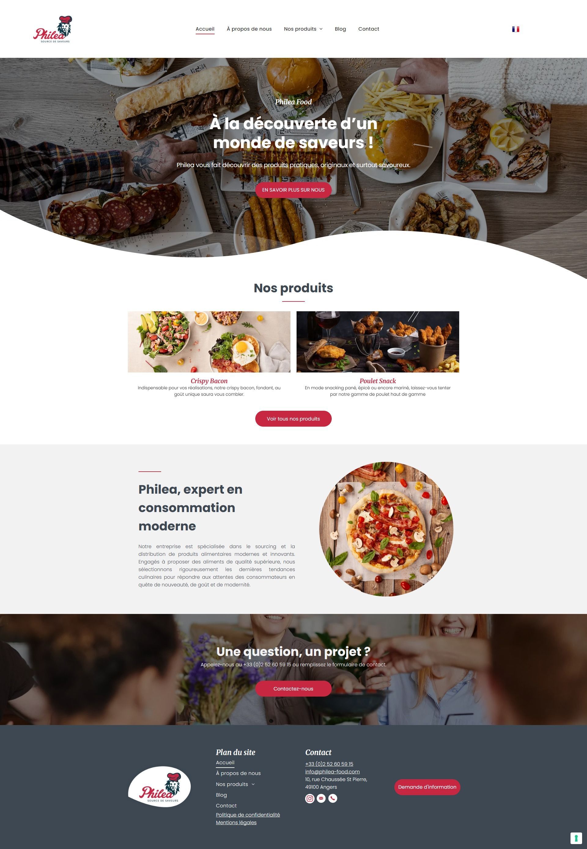 Page d'accueil du restaurant présentant des pizzas et des pâtes, un menu et les coordonnées en bas de page.
