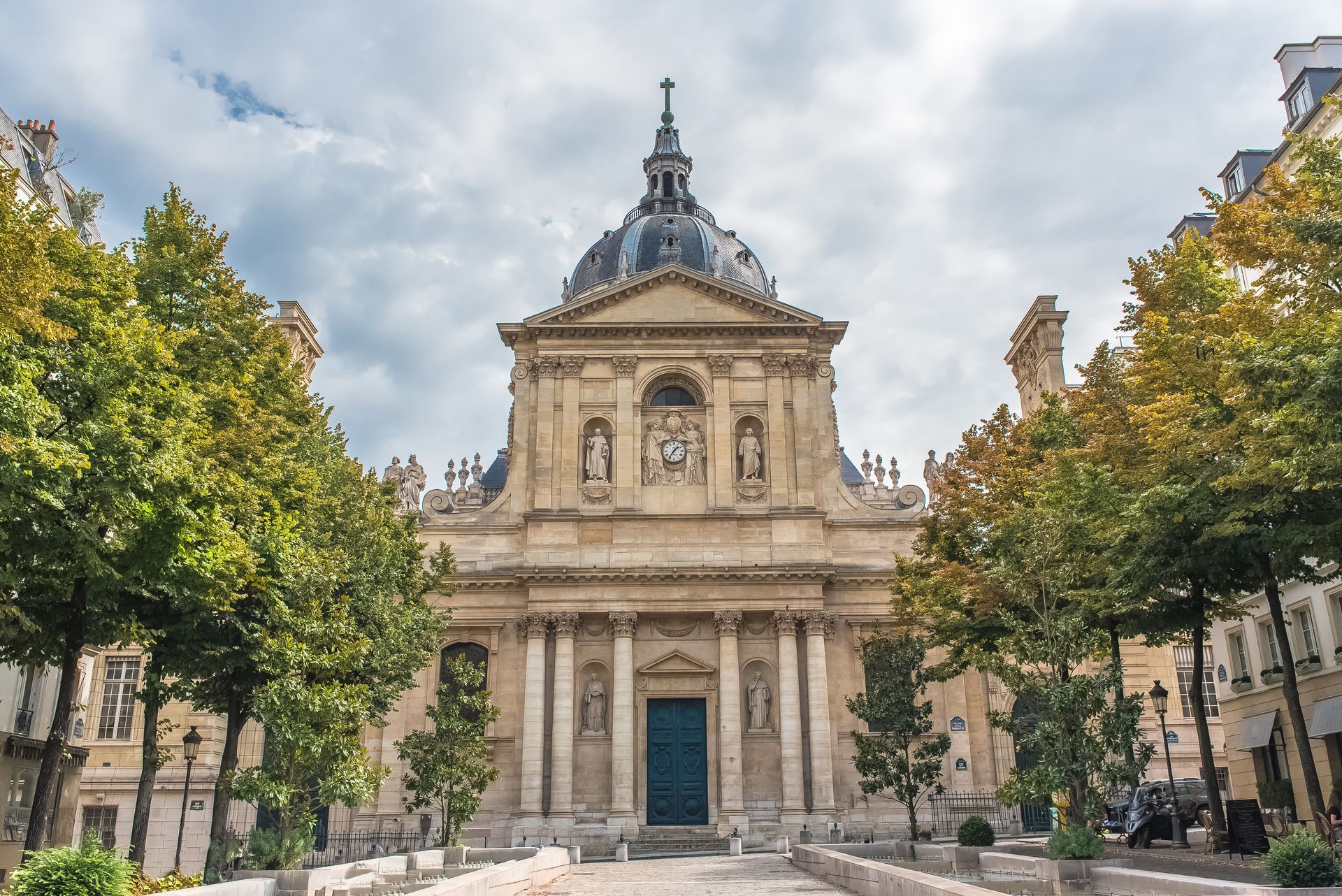 Façade de l'université de la Sorbonne à Paris 5.
