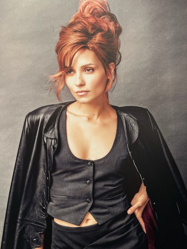 Eloge de la boucle, glamour au féminin