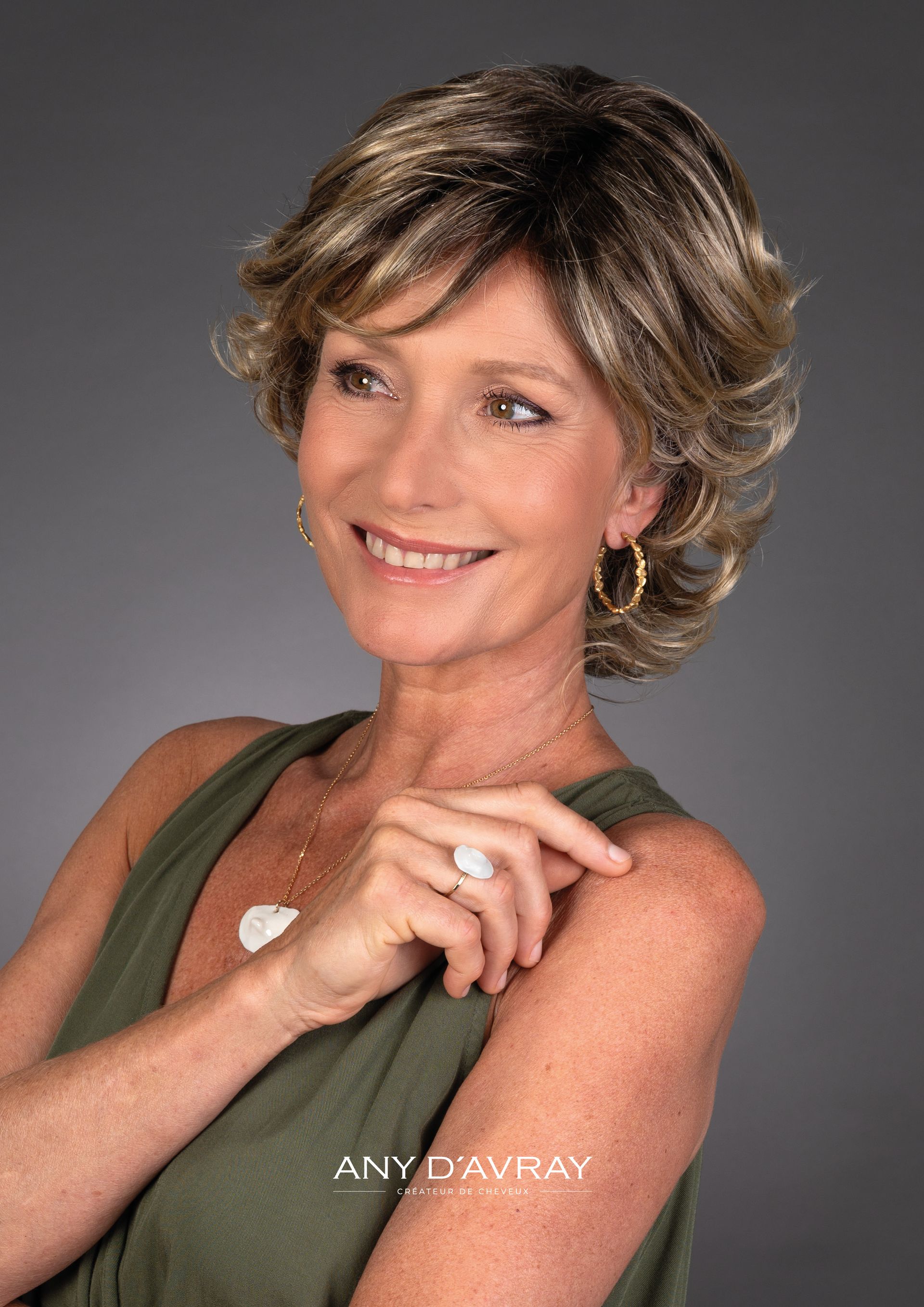 Femme avec perruque Exception