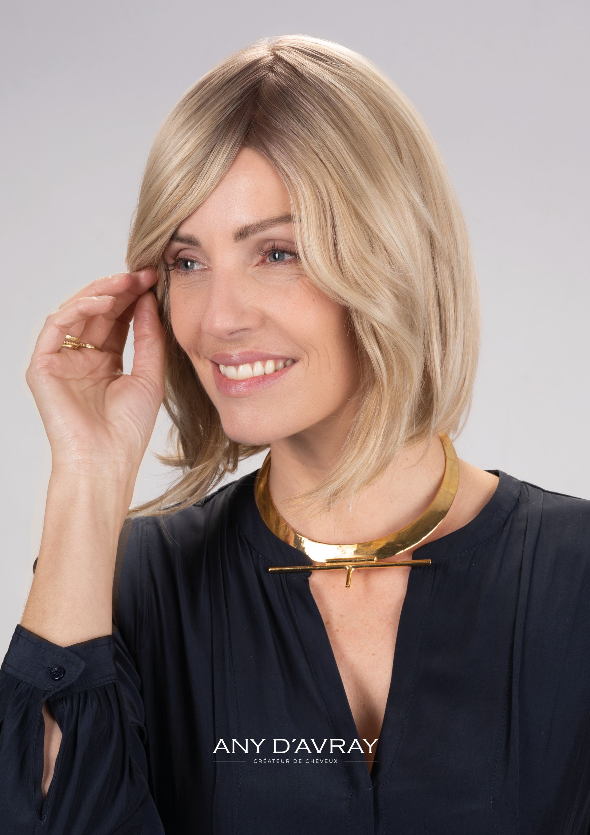 Femme avec perruque Paris Lise