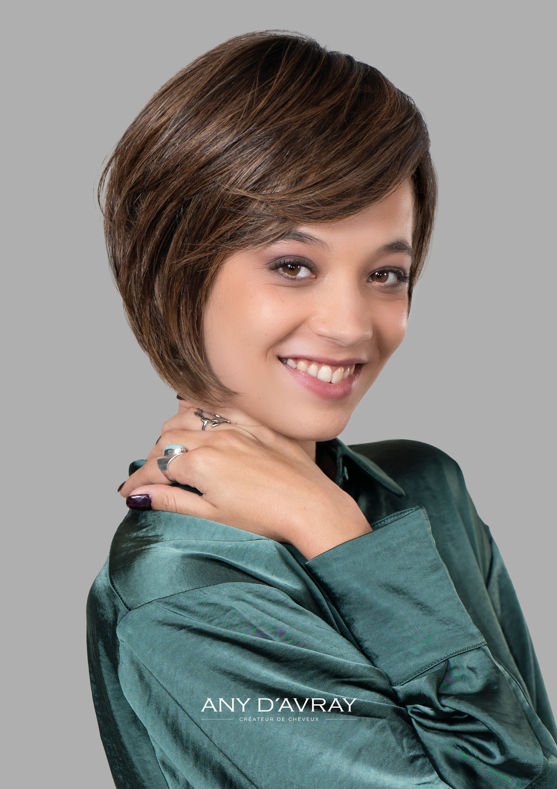 Femme avec perruque Paris Marie