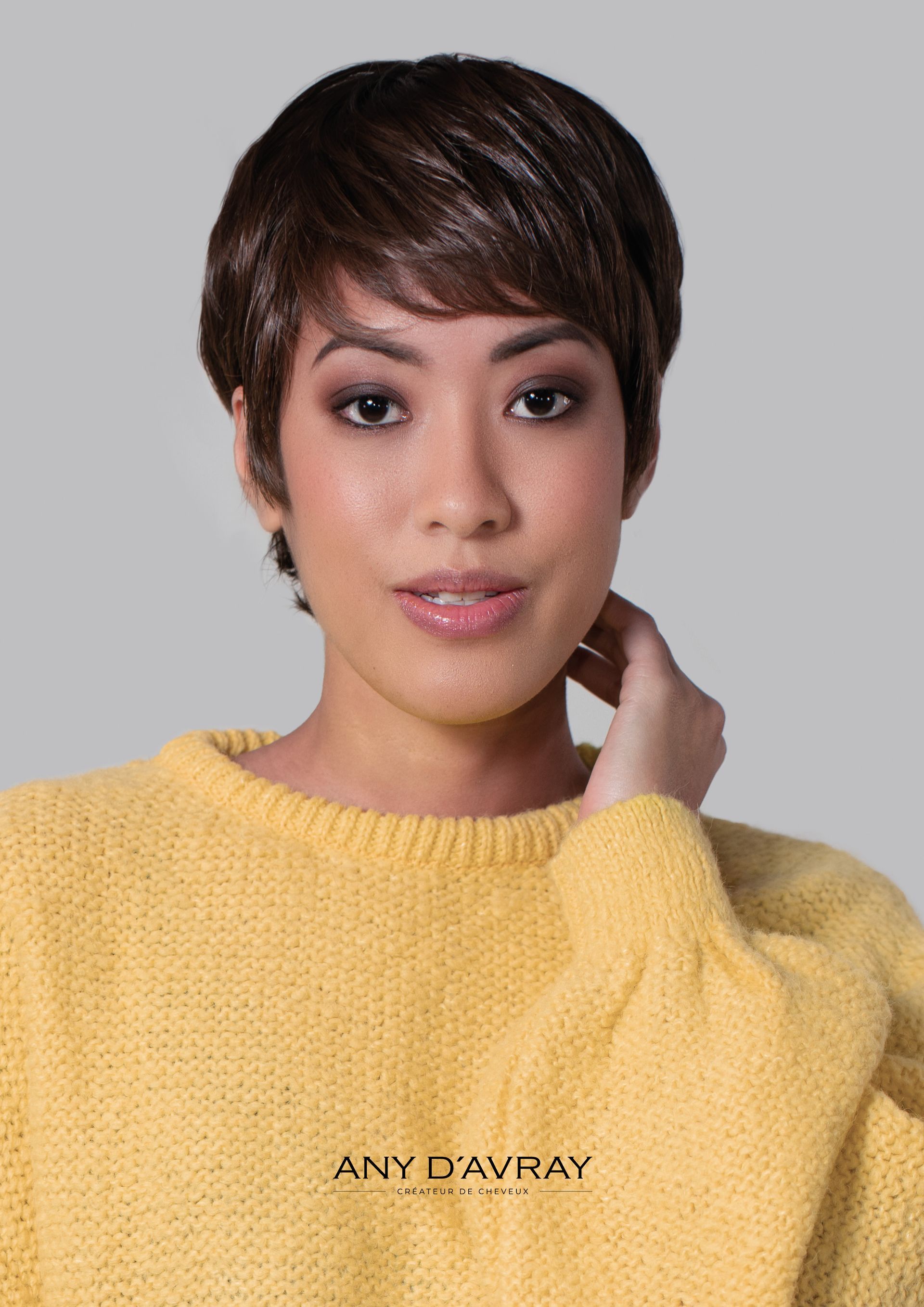 Femme avec perruque Paris Roxane