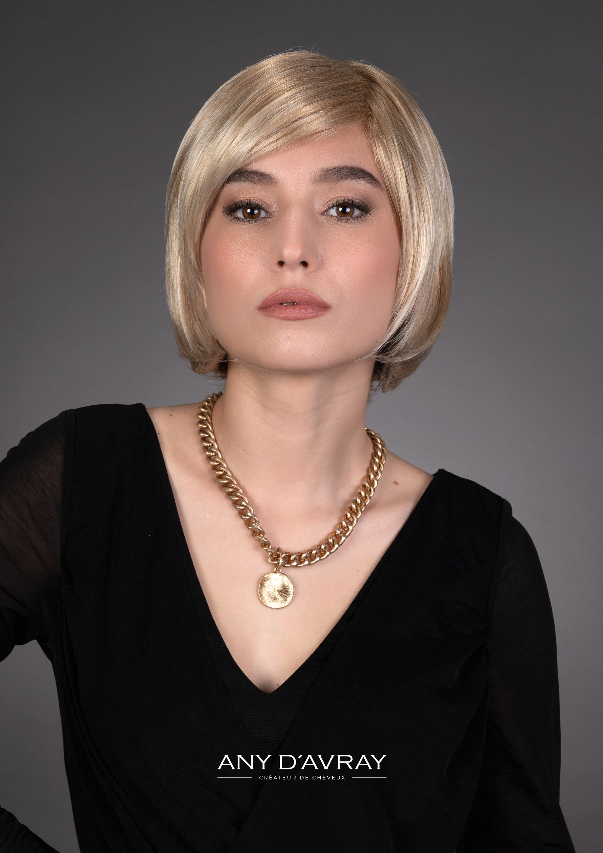 Femme avec perruque Perfection