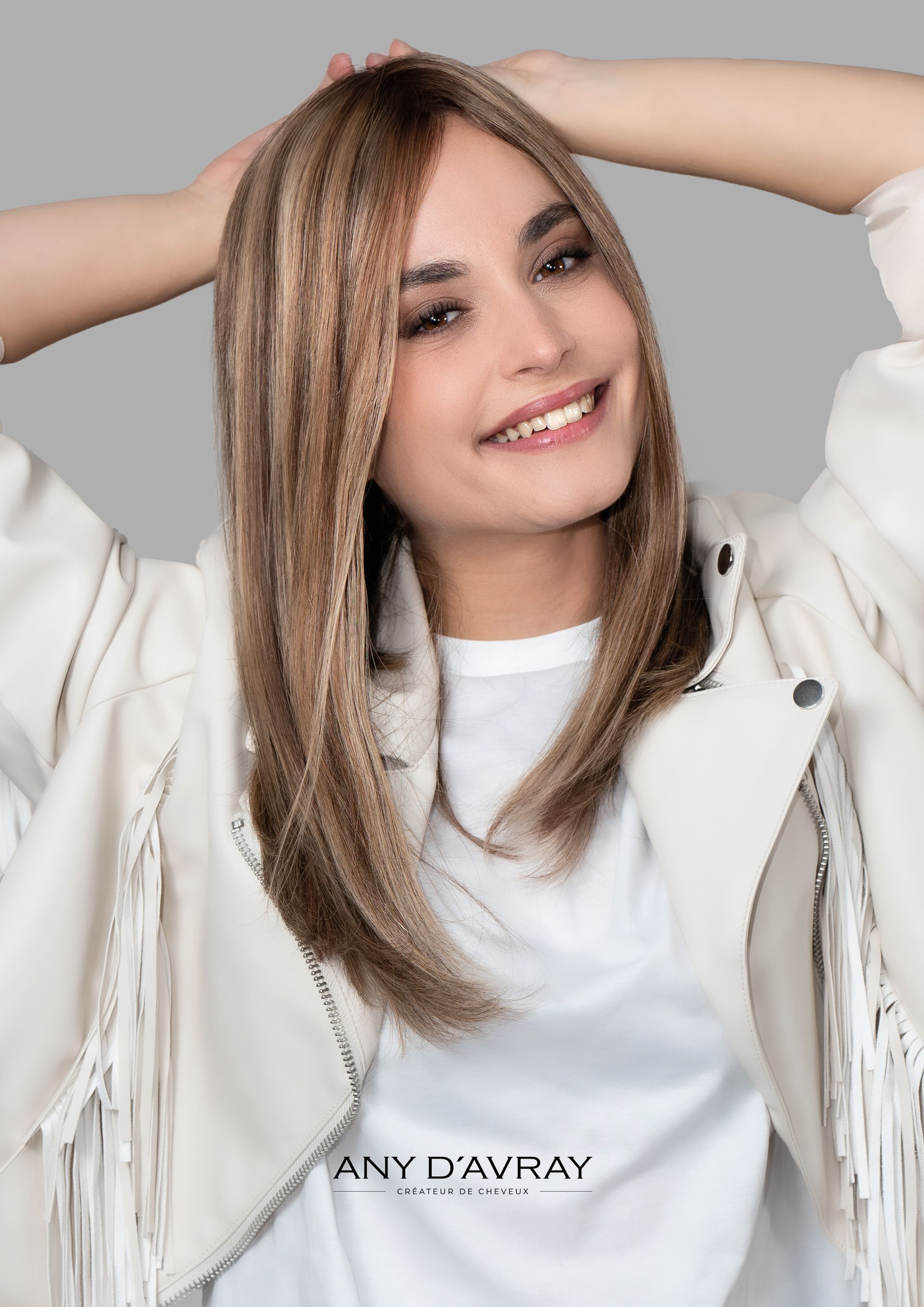 Femme avec une perruque Clara