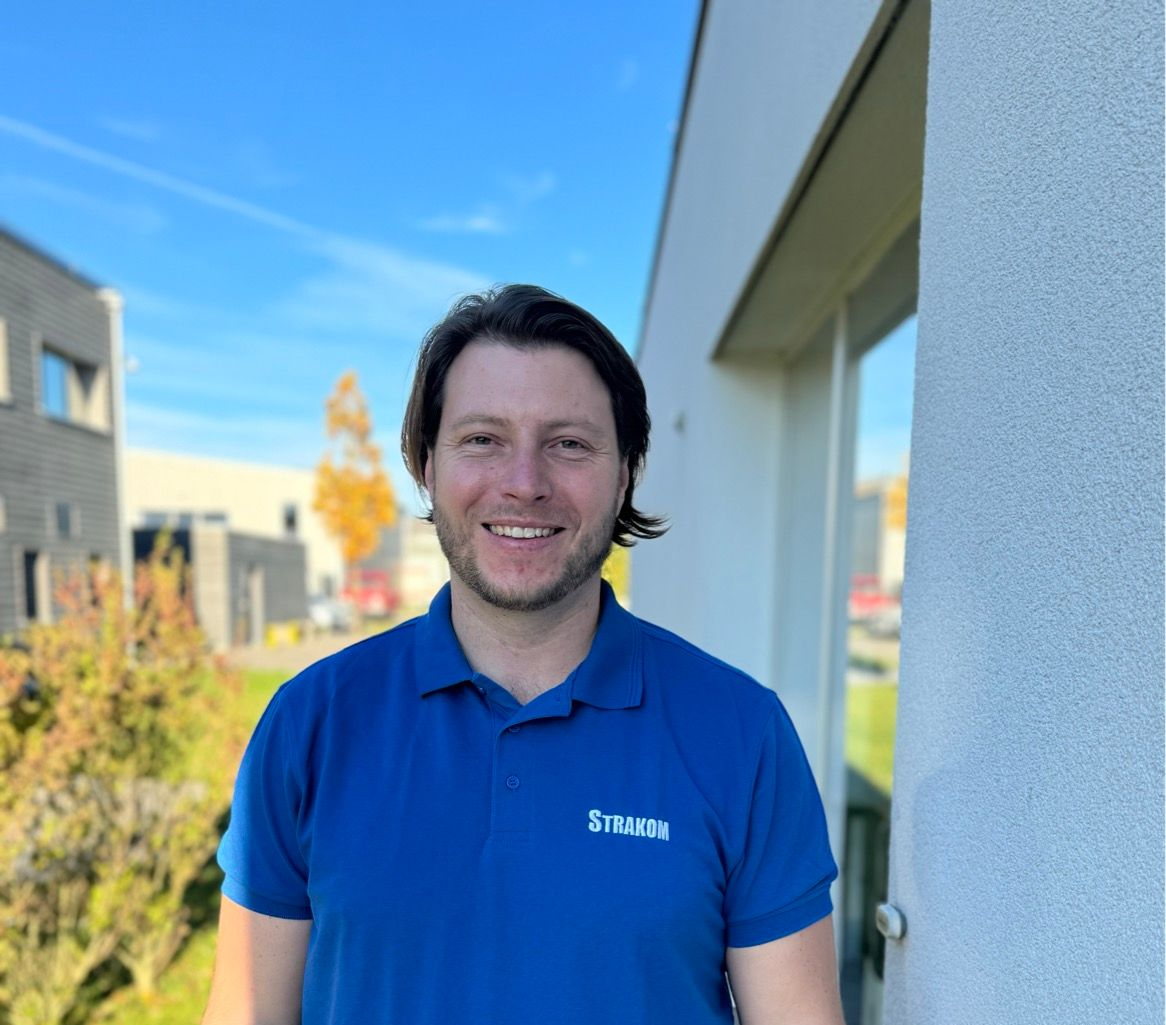 Silhouette einer Person mit kreisförmigem Kopf und Oberkörper, grau umrandet.