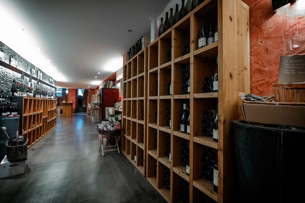 VinLibre-intérieur boutique, vente de vins naturels-Neuchâtel

