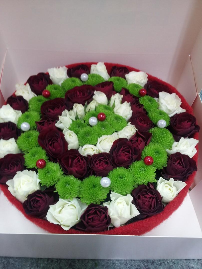 gâteau de fleurs naturelles couleur à la demande du client