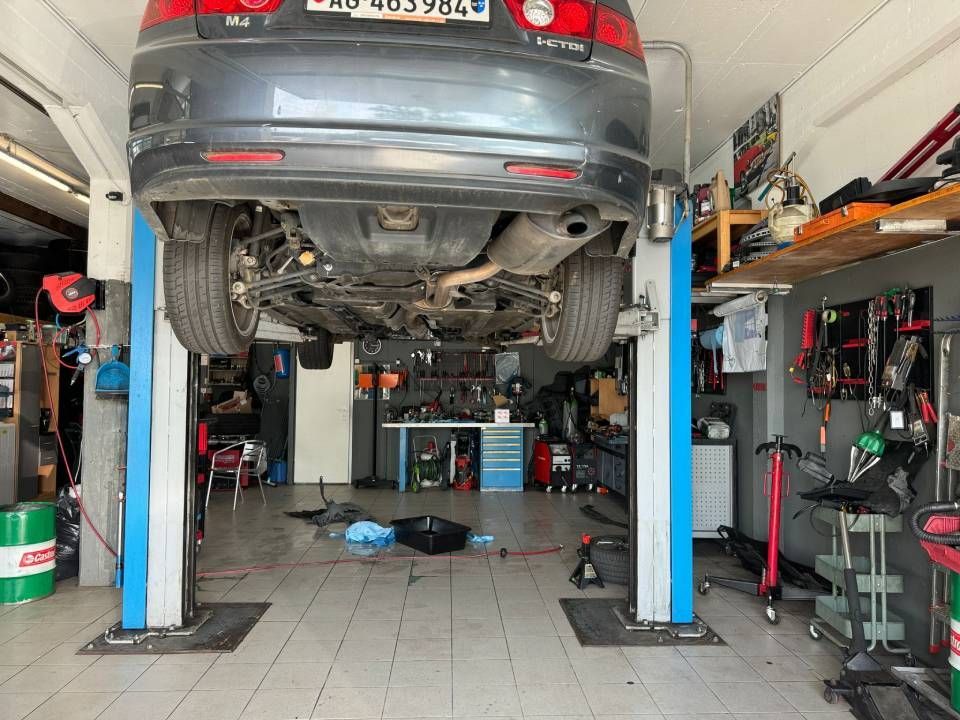 Auto in der Werkstatt von der Garage Hamko