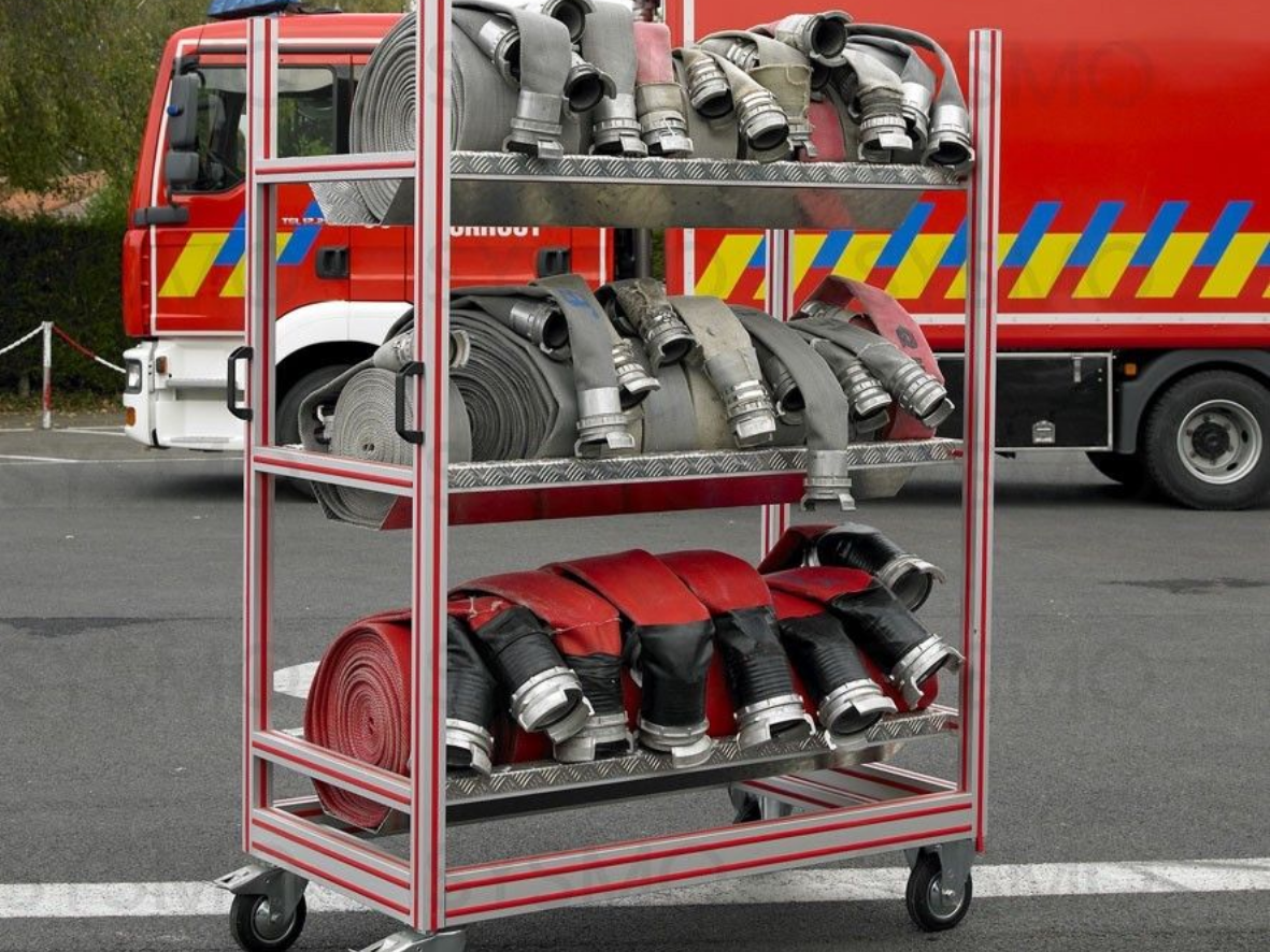 Mobilier en aluminium pour l'aménagement d'un véhicule SDIS.
