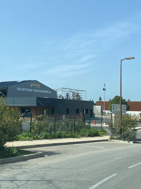 Bâtiment de la déchetterie Azur Trade