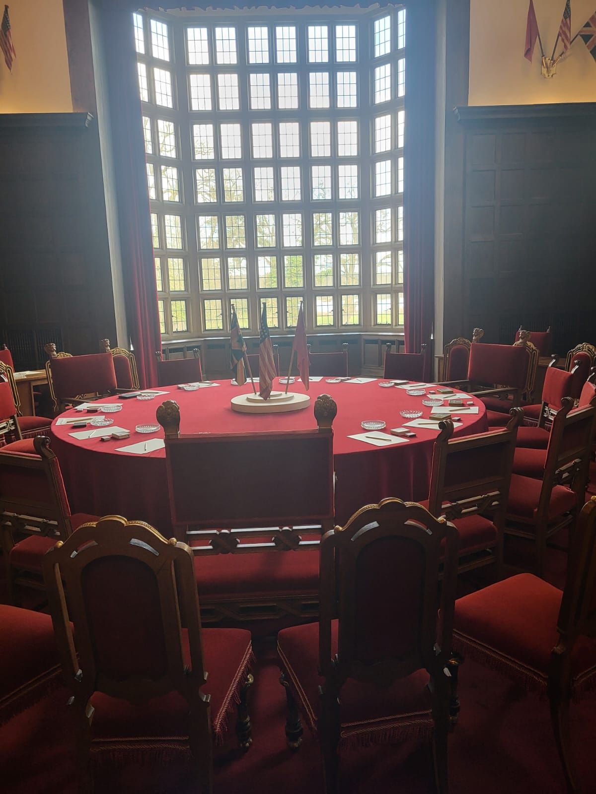 Runder Tisch im Schloss Cecilienhof.