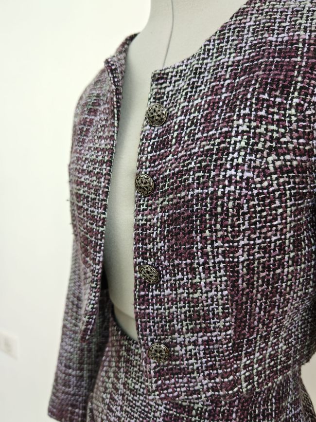 Veste en tweed sur un mannequin.