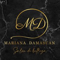 Logotipo de m&aacute;rmol negro con texto dorado &ldquo;MD&rdquo;, &ldquo;Mariana Damascan&rdquo; y &ldquo;Salon de belleza&rdquo;.