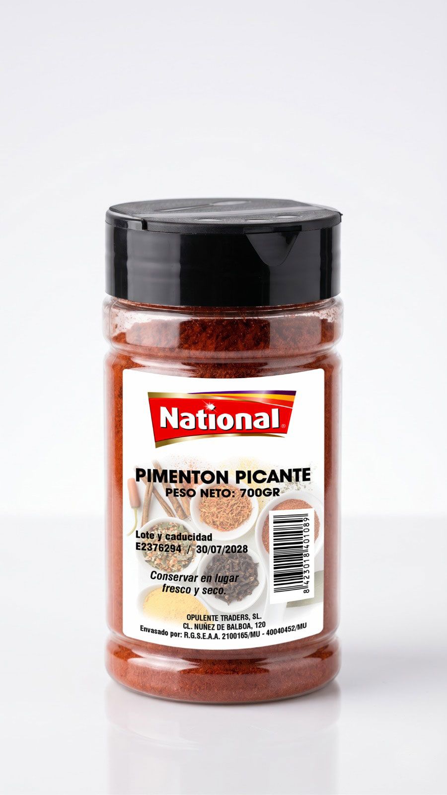 Frasco de condimento National pimiento picante con tapa negra y especias rojas en el interior.