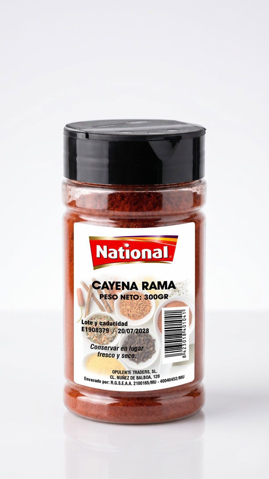 Tarro de especias National Cayena Rama con tapa negra y hojuelas de chile rojo sobre fondo blanco.