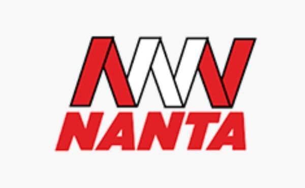 Logotipo de NANTA en letras estilizadas rojas y negras sobre un fondo blanco.
