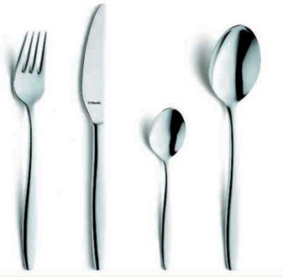 juego de tenedor, cuchillo, cuchara pequeña y cuchara