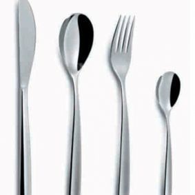 juego de cuchillo, cuchara, tenedor y cuchara pequeña