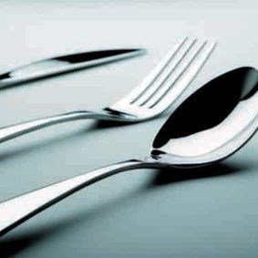 la imagen muestra una cuchara y tenedor