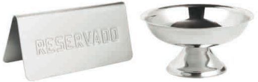 Un cartel de plata reservado al lado de una copa de plata.