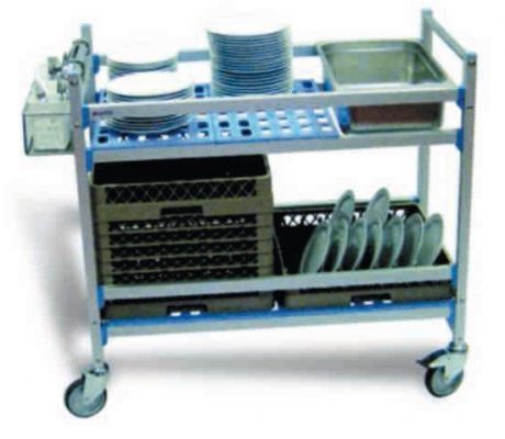 Un carrito con platos y utensilios encima.