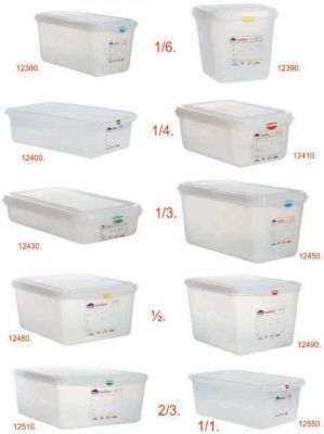 Una colección de recipientes de plástico con tapas de diferentes tamaños.