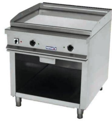 Una estufa de acero inoxidable con un estante debajo.