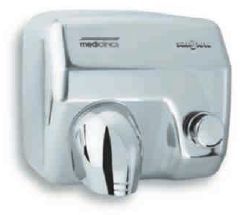 Un secador de manos de acero inoxidable está sobre una superficie blanca.