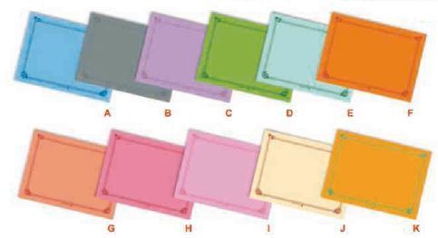 Un montón de tarjetas de diferentes colores están alineadas en una fila.