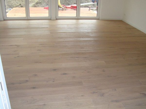 Holzboden holz weißlich geölt