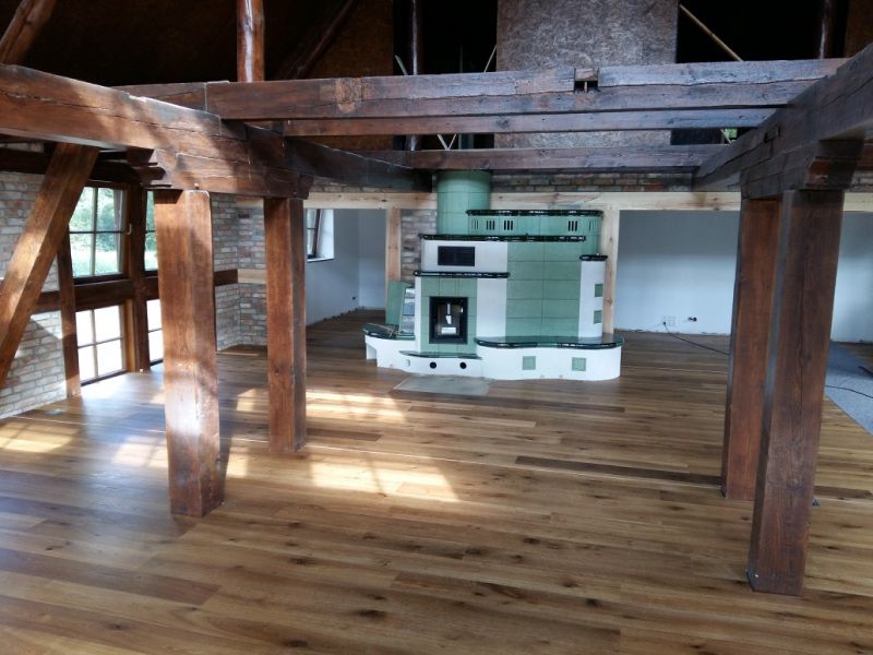 Holzboden holz unterm tisch