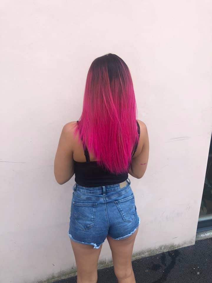 ragazza con taglio lungo e colore di tendenza - Salone Rosita