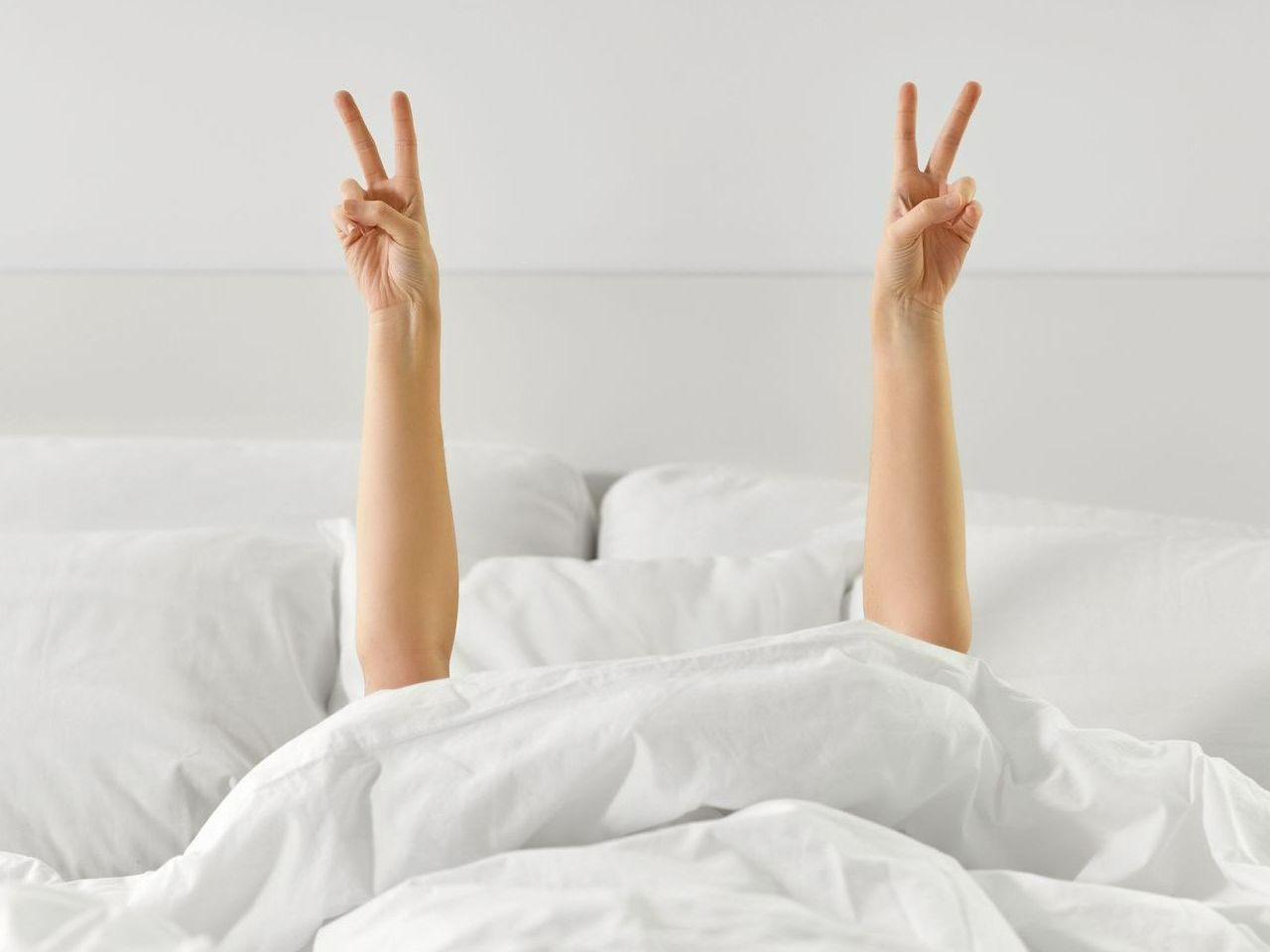 Un adolescent dans son lit