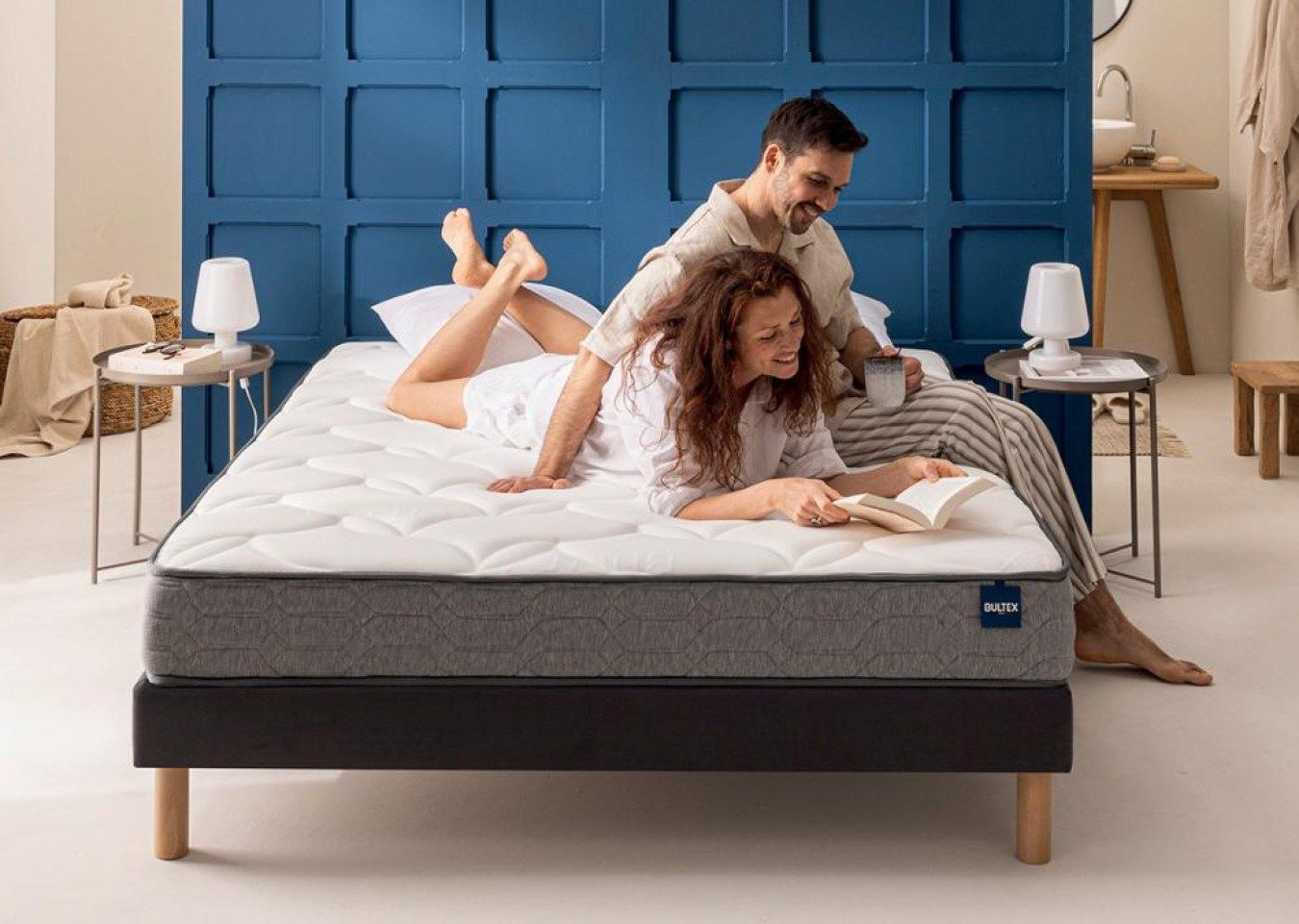 Couple sur un matelas