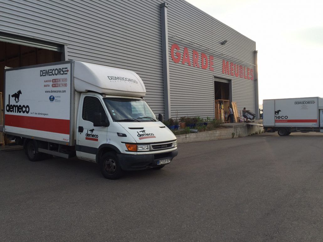 Entrée de l'entrepôt du garde-meubles