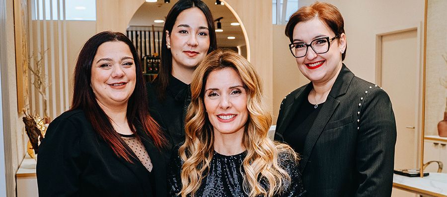 Extensões que transformam
Mais comprimento, mais volume, mais confiança.
Um resultado natural, pensado para valorizar a tua beleza sem perder a tua essência.
Porque às vezes, o detalhe certo muda tudo.
Graça Ventura Cabeleireiros | Lixa