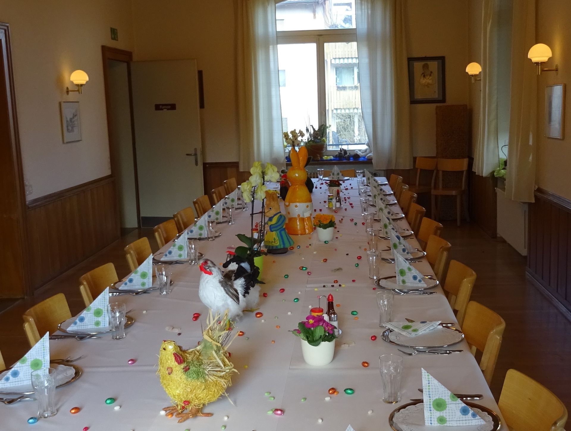 Gelb gedeckter Tisch - Restaurant Kaserne