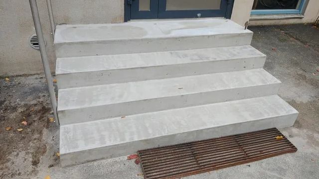 Kerrosaloon betonirappuset